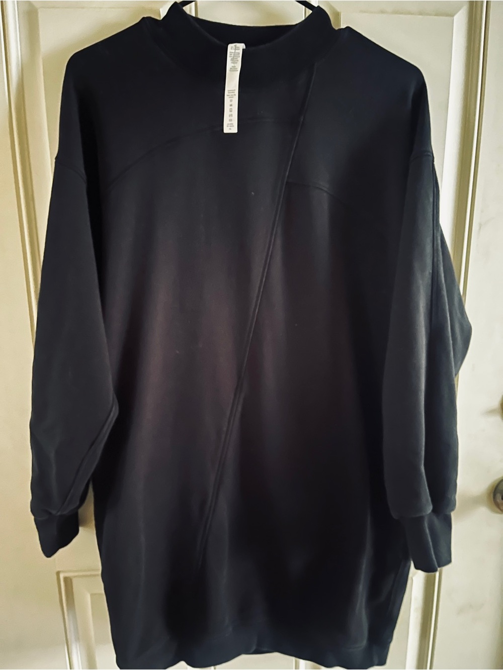 Women’s Lululemon Black Crewneck Sweatshirt - Modern Seam Detail